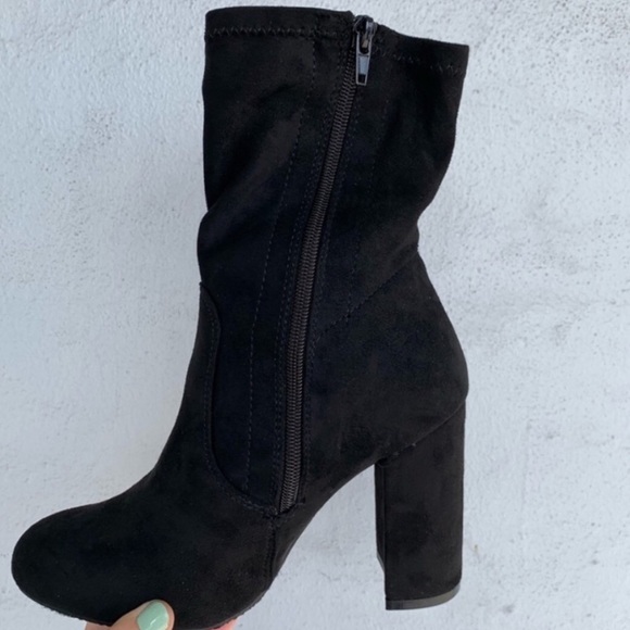 Black booties with Red Roses - Picture 2 of 4